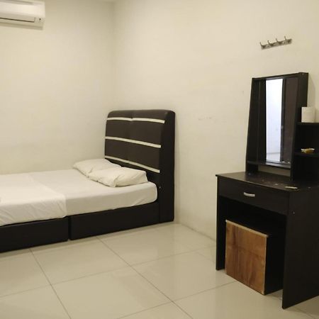 Oyo 90995 Hotel Nk Impian Seri Iskandar Exterior foto