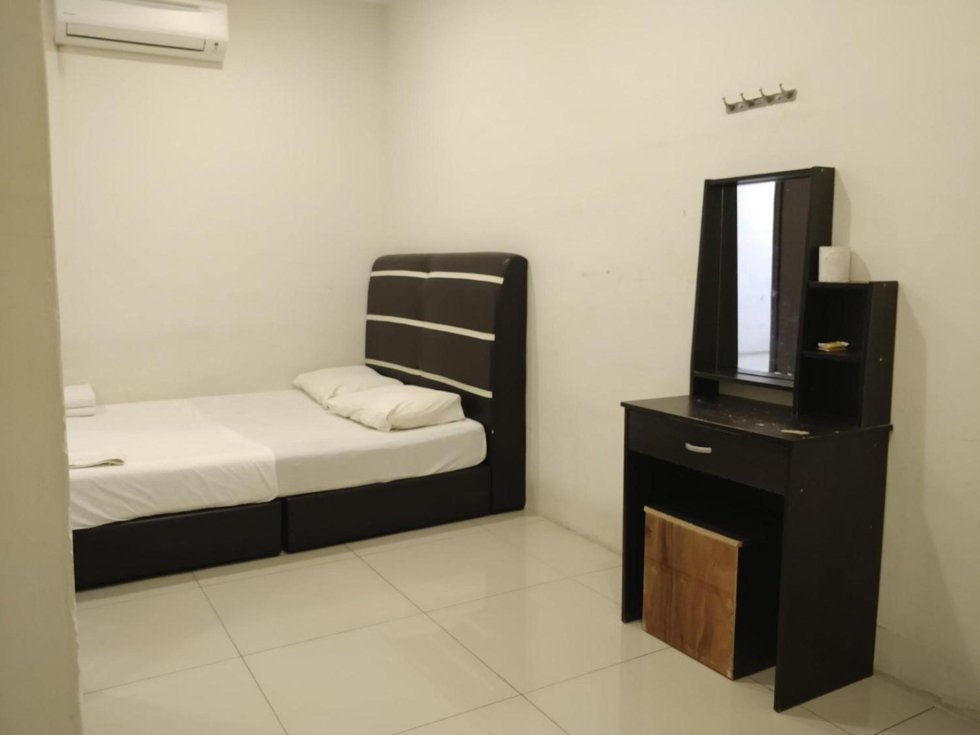 Oyo 90995 Hotel Nk Impian Seri Iskandar Exterior foto