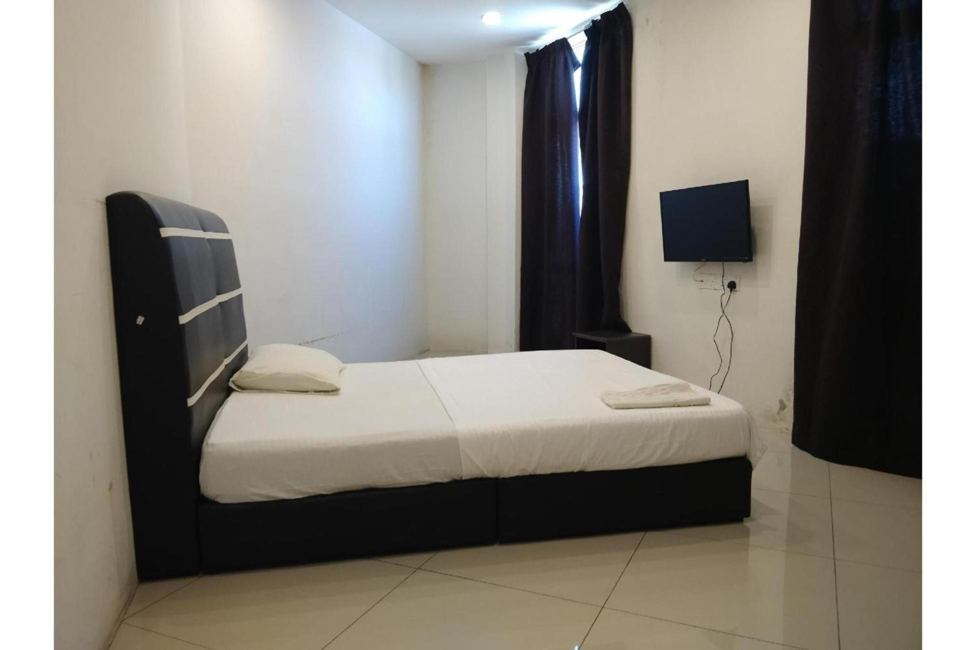 Oyo 90995 Hotel Nk Impian Seri Iskandar Exterior foto