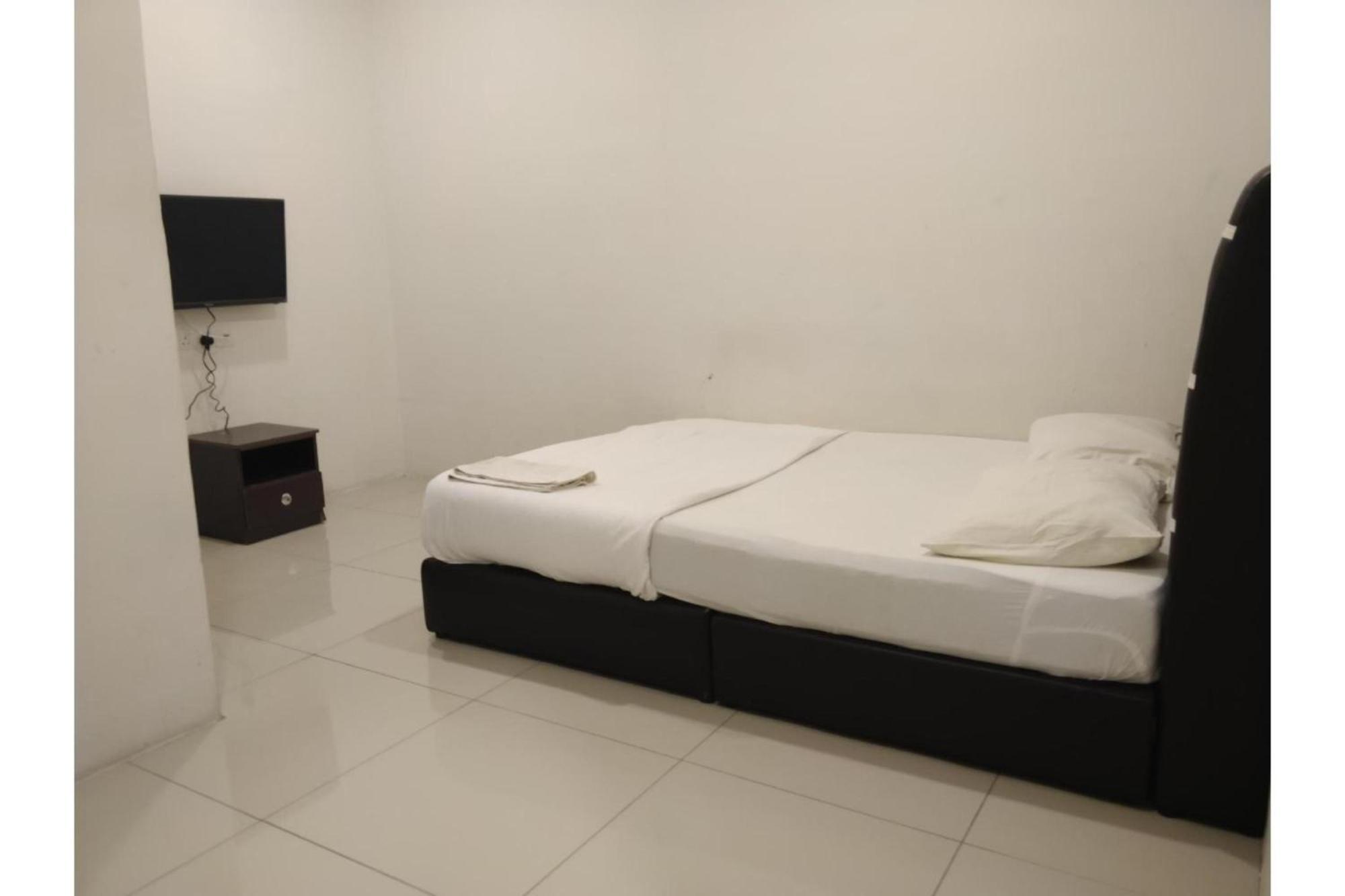 Oyo 90995 Hotel Nk Impian Seri Iskandar Exterior foto